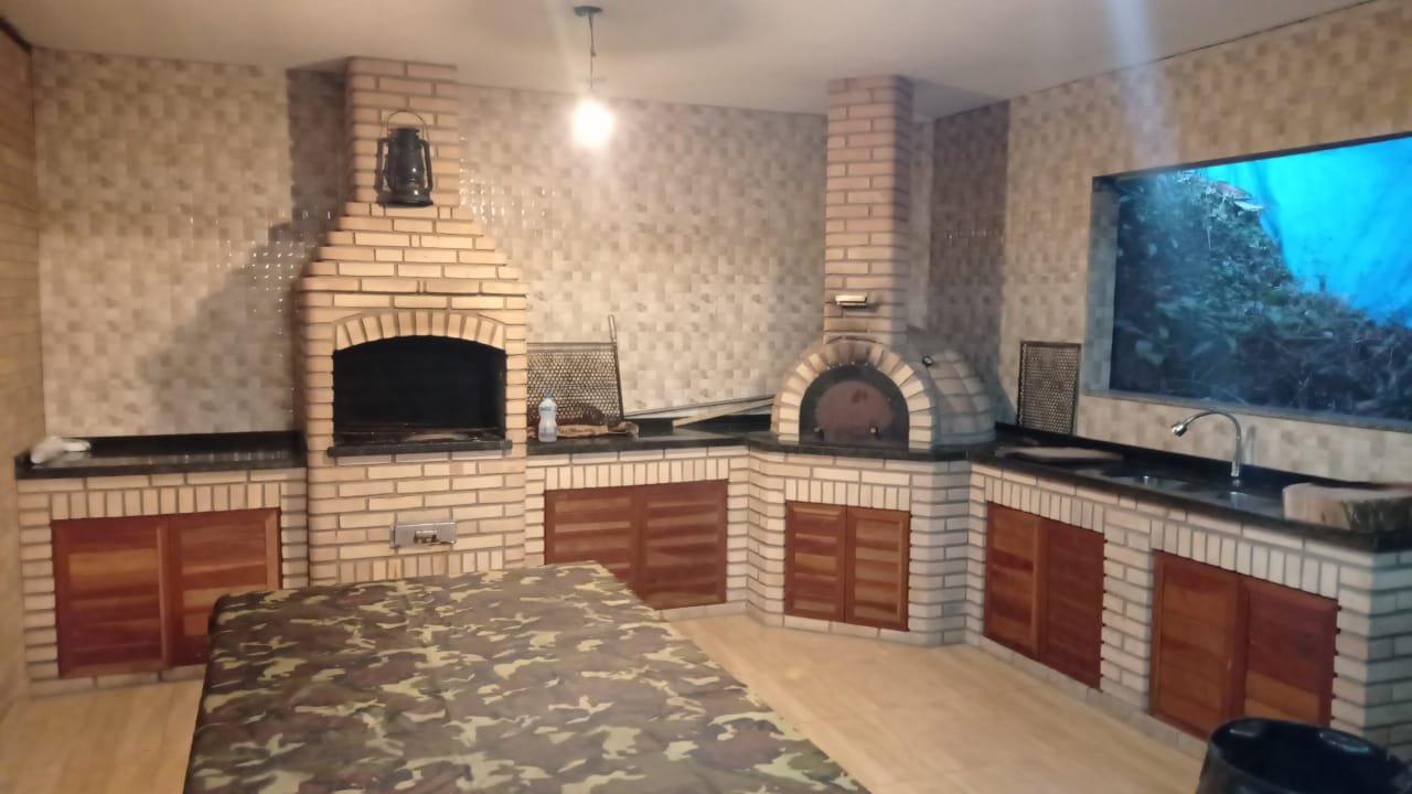 Churrasqueira e forno de pizza